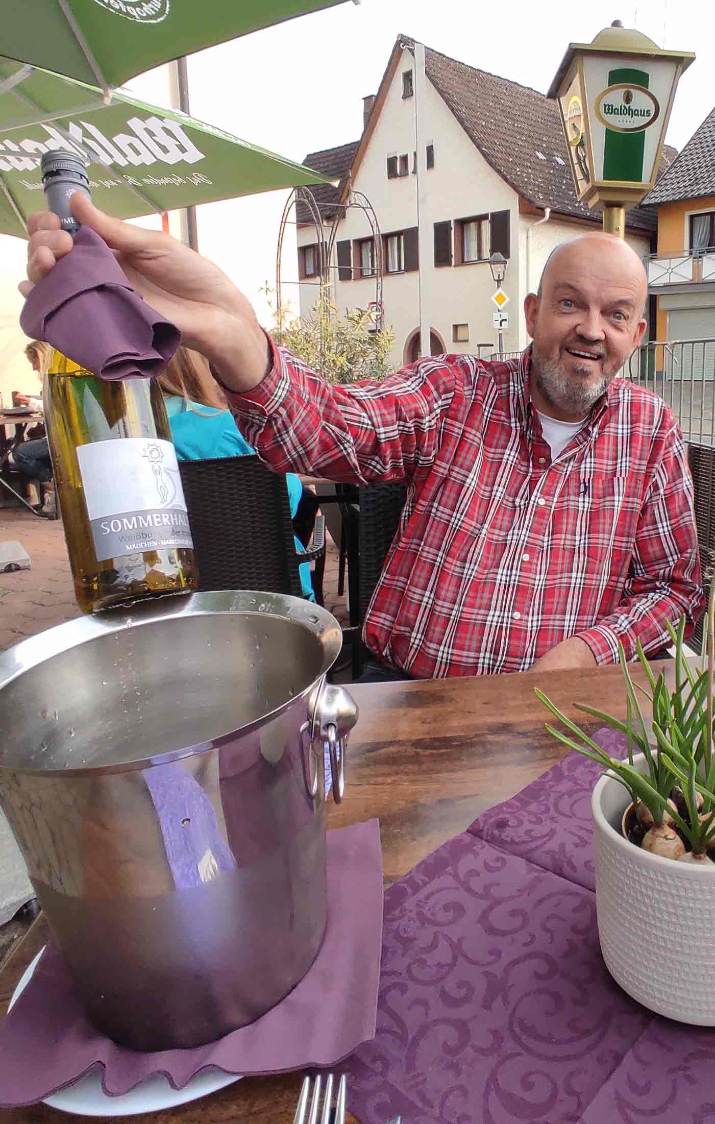 Der Autor mmag gerne einen italienischen Wein trinken